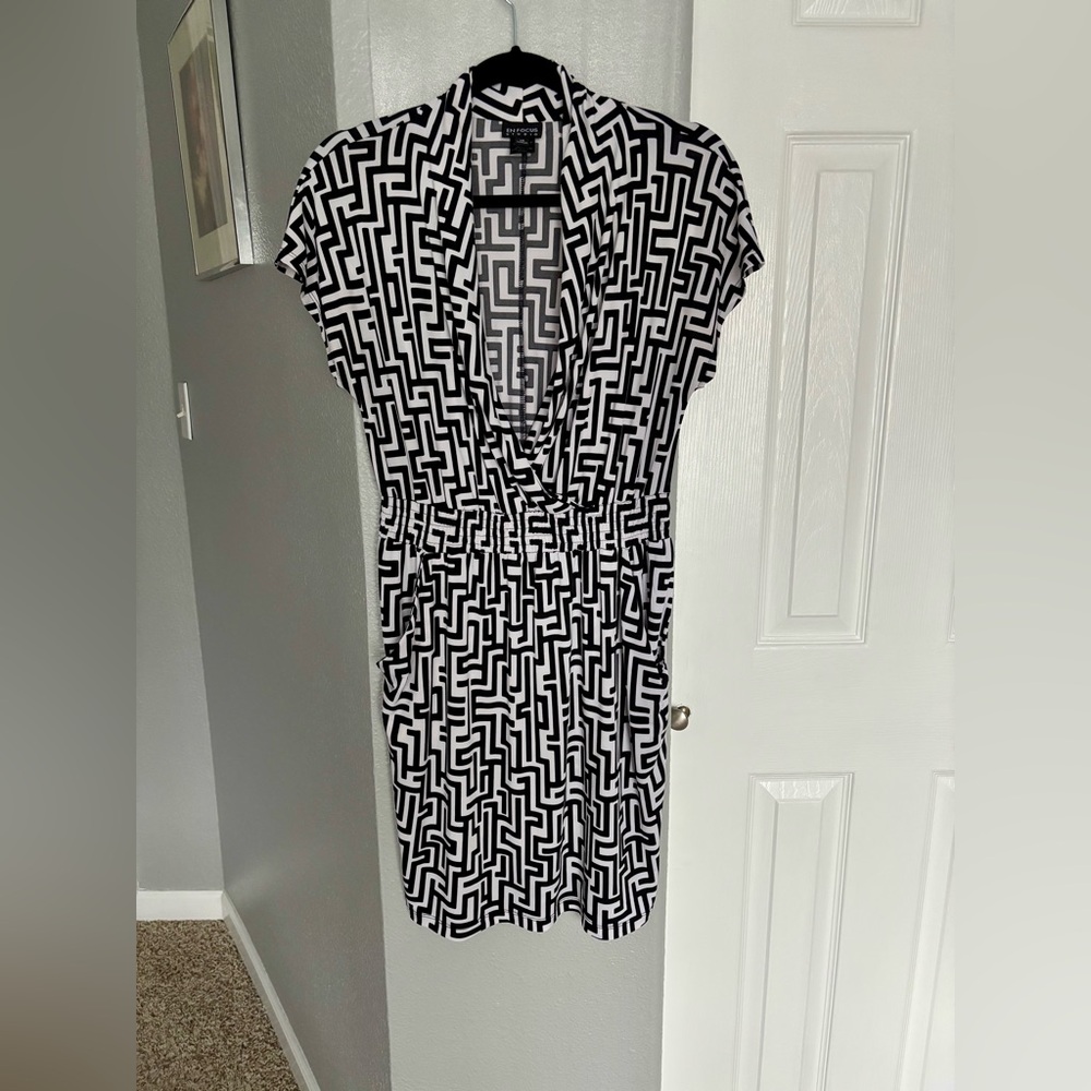 EnFocus Black and White Geometric Pattern Dress Size 12